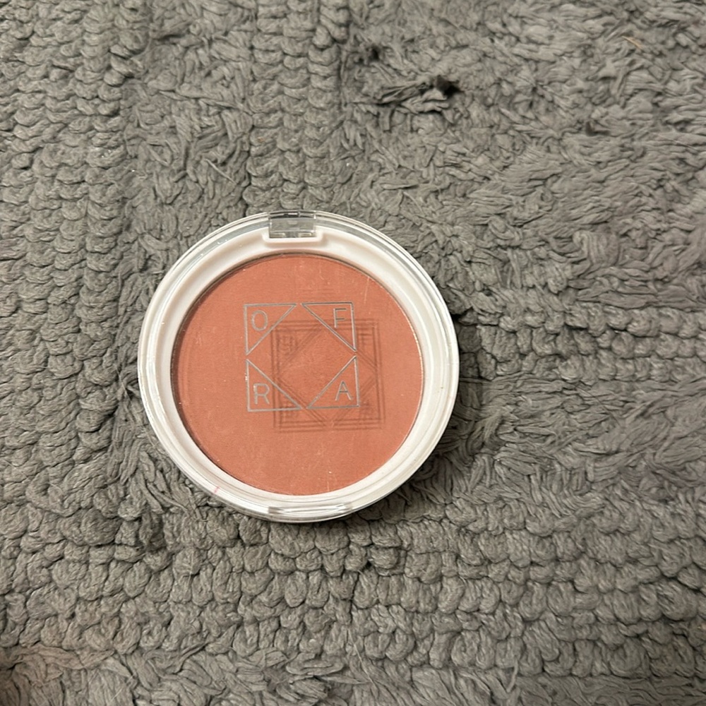 Idea blush shade “blush charm”